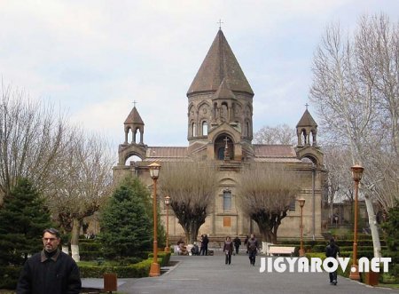 Эчмиадзин–«Копье Лонгина» хранится на армянской земле с III века