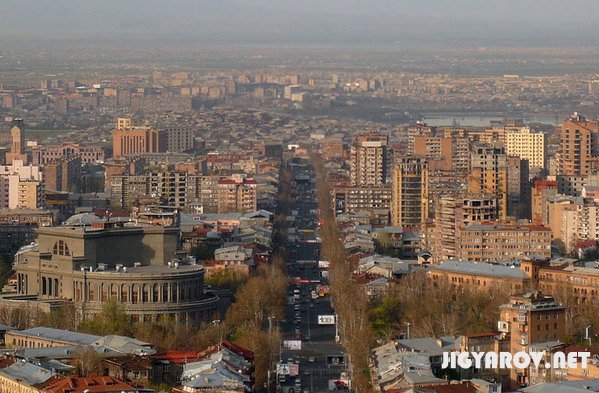 Ереван напоминает нечто среднее между Парижем и Москвой